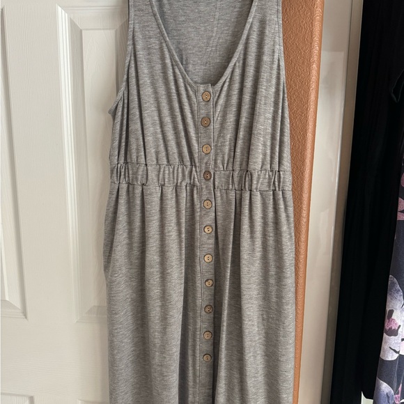 Royal & Reese Dresses & Skirts - Gray Sleeveless Button-Down Dress